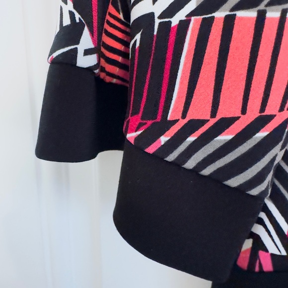 Geometric Patterned Women's Top - Picture 3 of 5